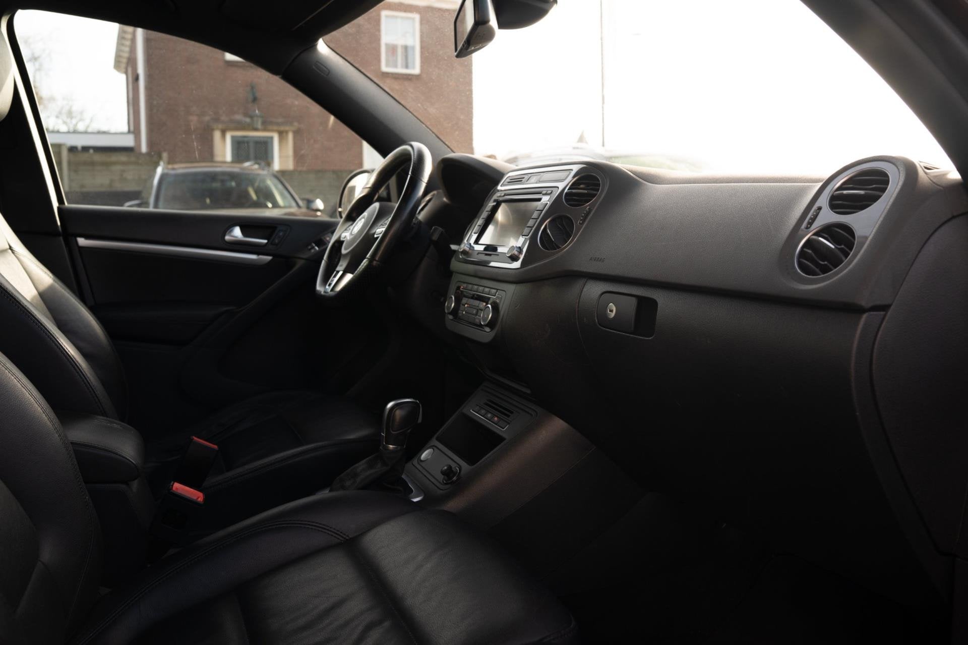 Volkswagen Tiguan 2.0 TSI Sport&Style 4Motion|R-Line|DSG|Xen, Automaat, Gebruikt, Zwart, 4 cilinders