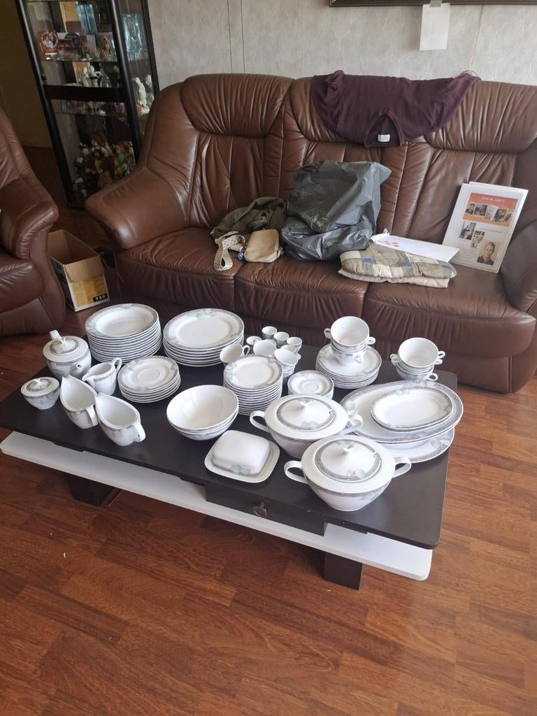 Graf von Henneberg servies Clivia, Huis en Inrichting, Keuken | Servies, Ophalen, Zo goed als nieuw, Overige stijlen, Porselein