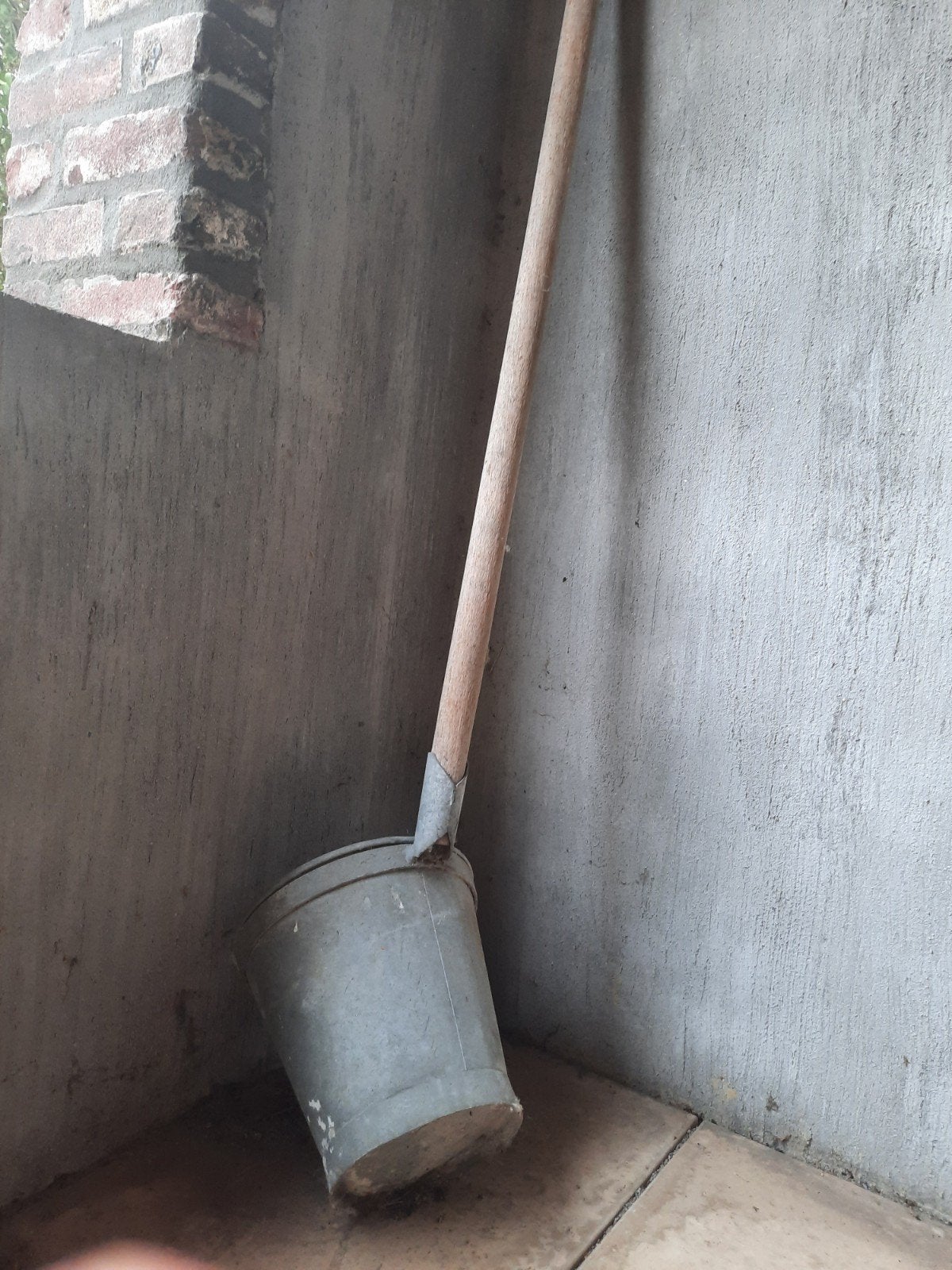Oude zinken putemmer met houten steel, Ophalen, Gebruikt, Overige soorten, Onbekend