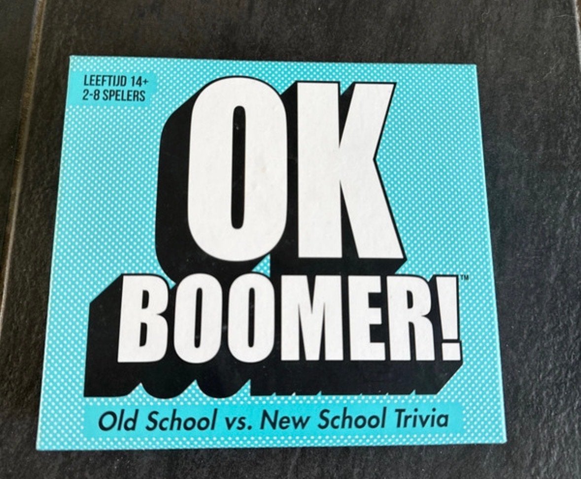OK Boomer! Old School vs. New School Trivia, Drie of vier spelers, Ophalen of Verzenden, Zo goed als nieuw