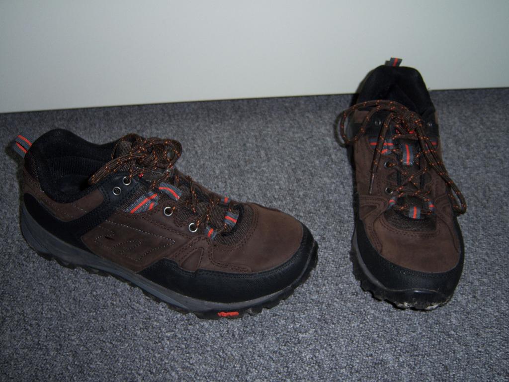 > > Hi-Tec bergschoenen / wandelschoenen maat 39 < <, Ophalen of Verzenden, Zo goed als nieuw, Schoenen