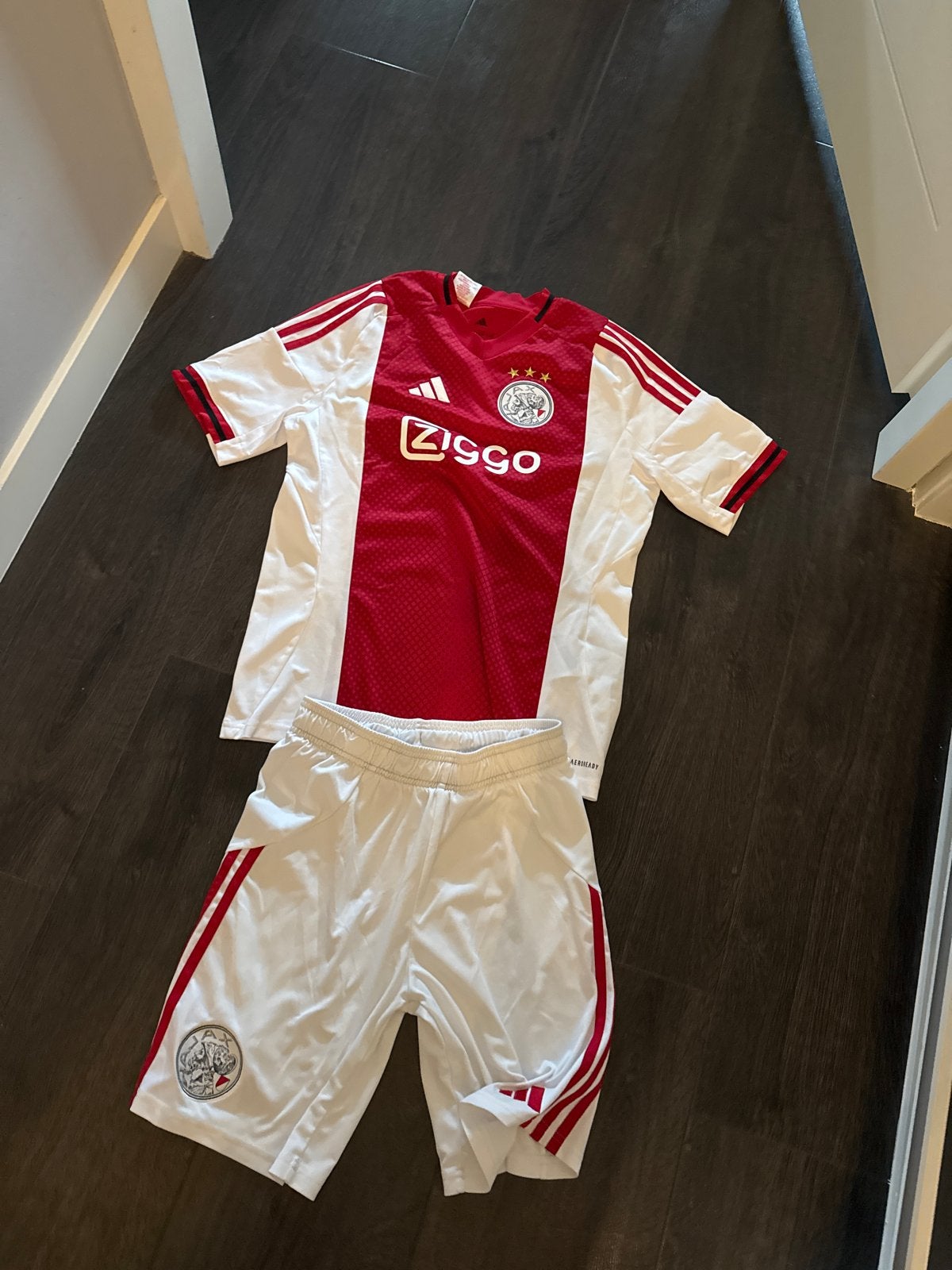 Nieuw Ajax voetbalpak maat 176, Ophalen of Verzenden, Nieuw, Jongen of Meisje, Sport- of Zwemkleding
