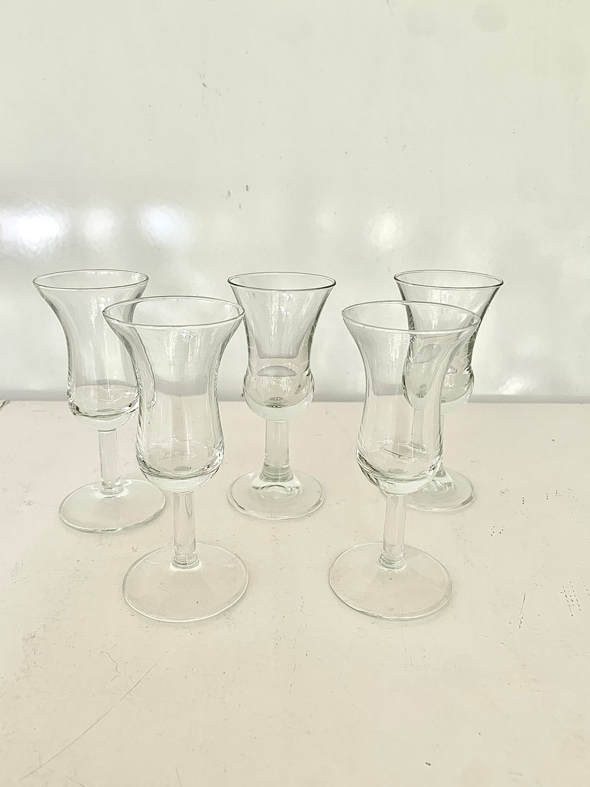 Set van 5 elegante borrelglaasjes op voet, Ophalen of Verzenden, Zo goed als nieuw, Borrel- of Shotglas
