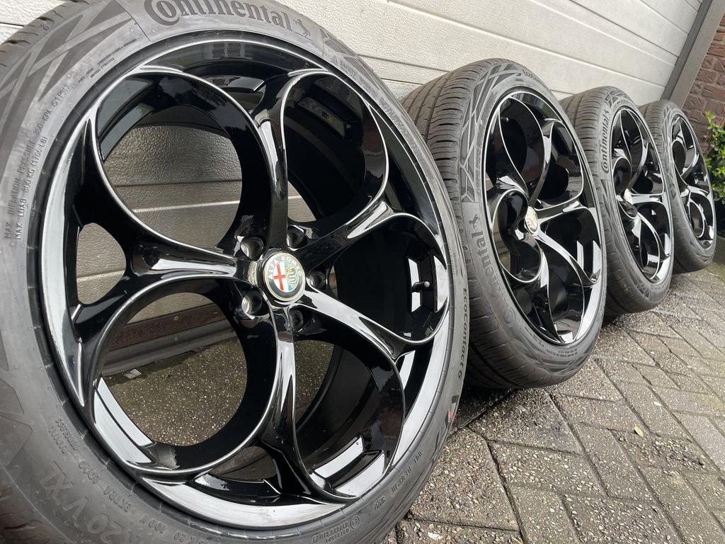 Set 20 inch zwarte Alfa Romeo Tonale PHEV velgen zomerbanden, Auto-onderdelen, -, -, Banden en Velgen, Nieuw