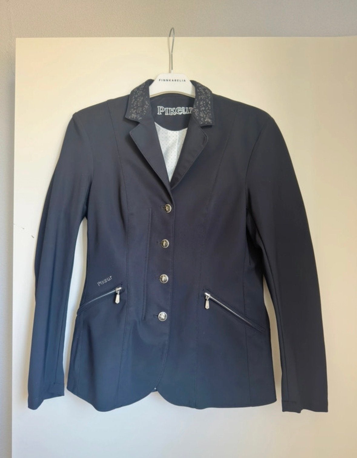 Pikeur wedstrijdjasje met strass kraag - Zo goed als nieuw, Ophalen of Verzenden, Zo goed als nieuw, Maat 38/40 (M), Zwart