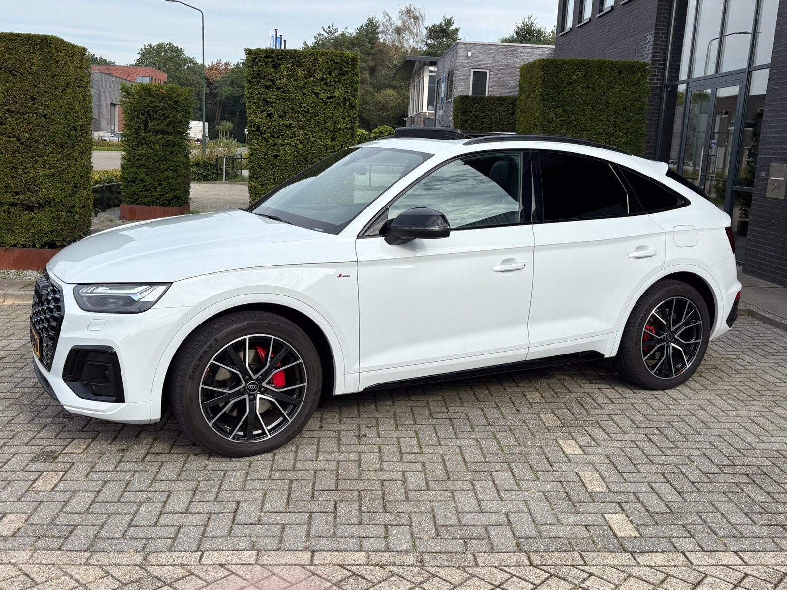 Audi Q5 55 Tfsi e 367pk Panoramadak, RS int, luchtvering, Auto's, Automaat, Lichtsensor, 4 cilinders, Wit