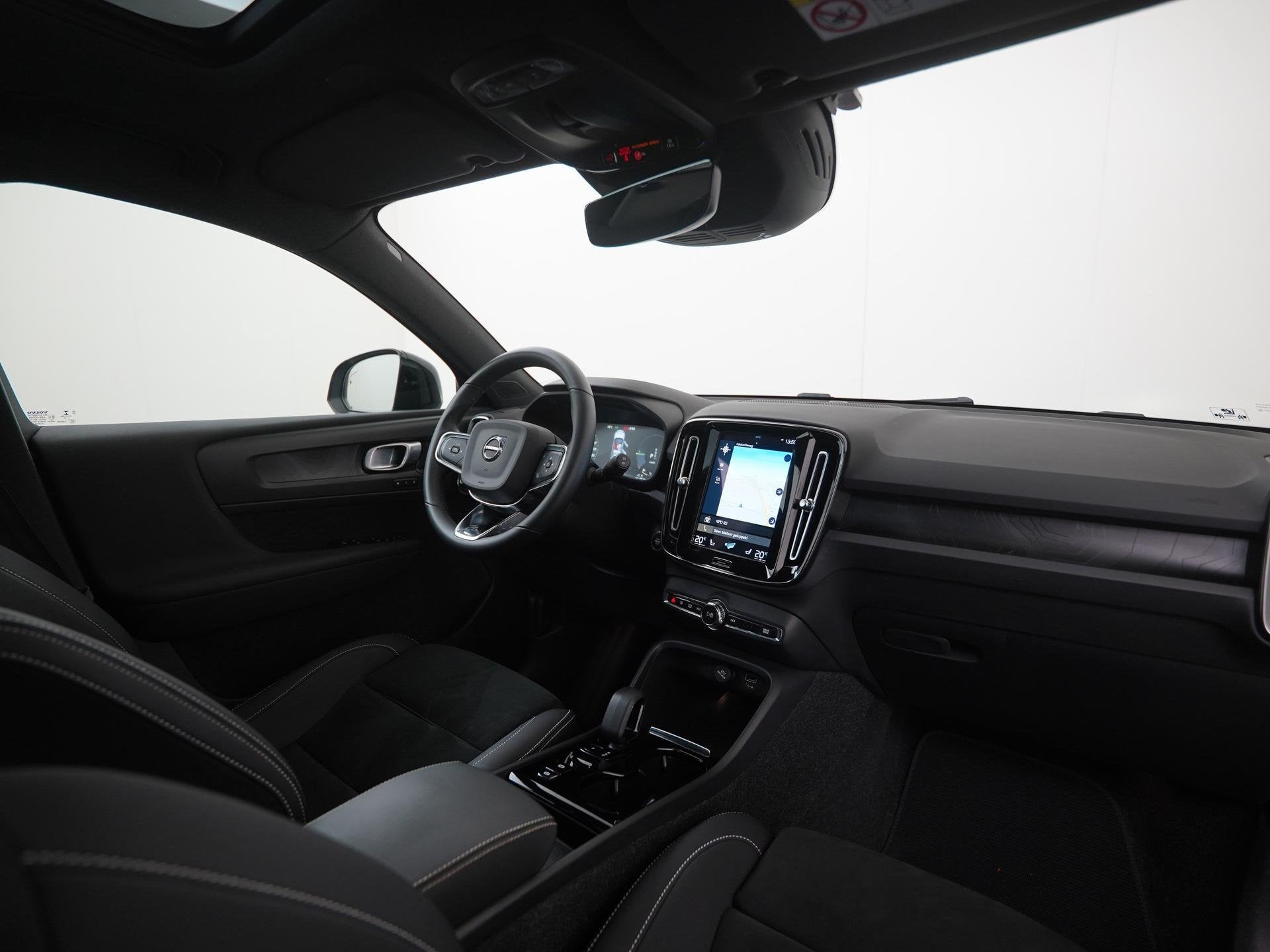 Volvo XC40 1.5 T5 Plug-in hybrid Ultimate Dark | Panoramadak, Auto's, Euro 6, 1712 kg, Blauw, Leder en Stof