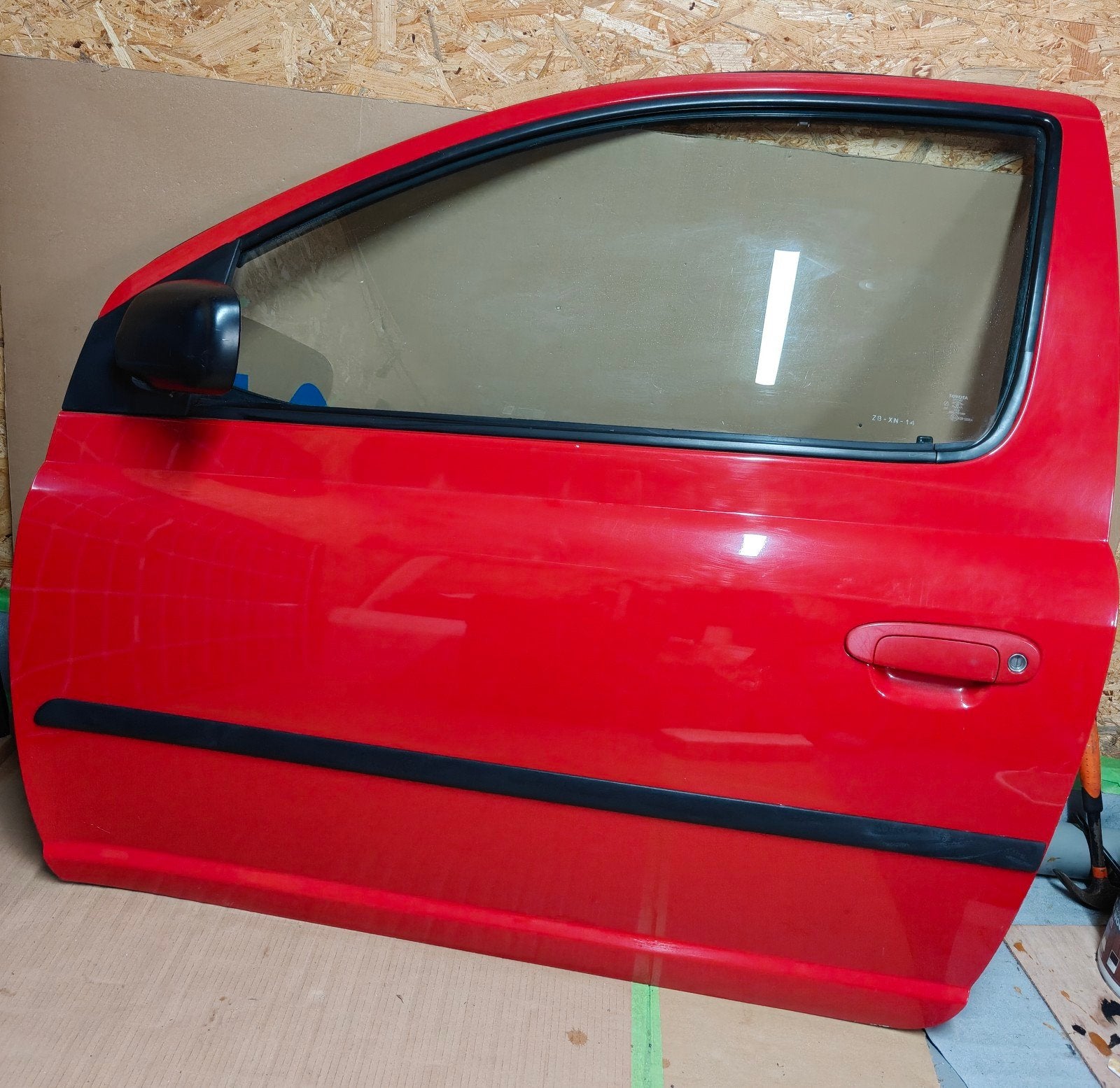 Gave rode linker portier Toyota Yaris model 1999-2003, Auto-onderdelen, Carrosserie en Plaatwerk, Ophalen, Toyota, Deur