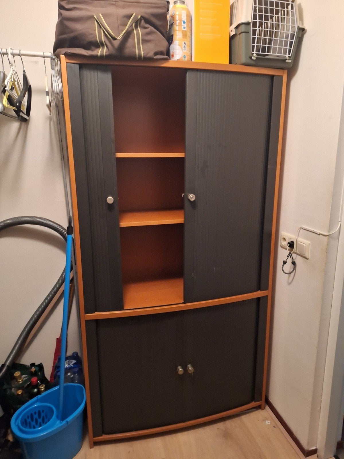 Roldeurkast / Archiefkast, Ophalen, Gebruikt, 100 tot 150 cm, Met slot