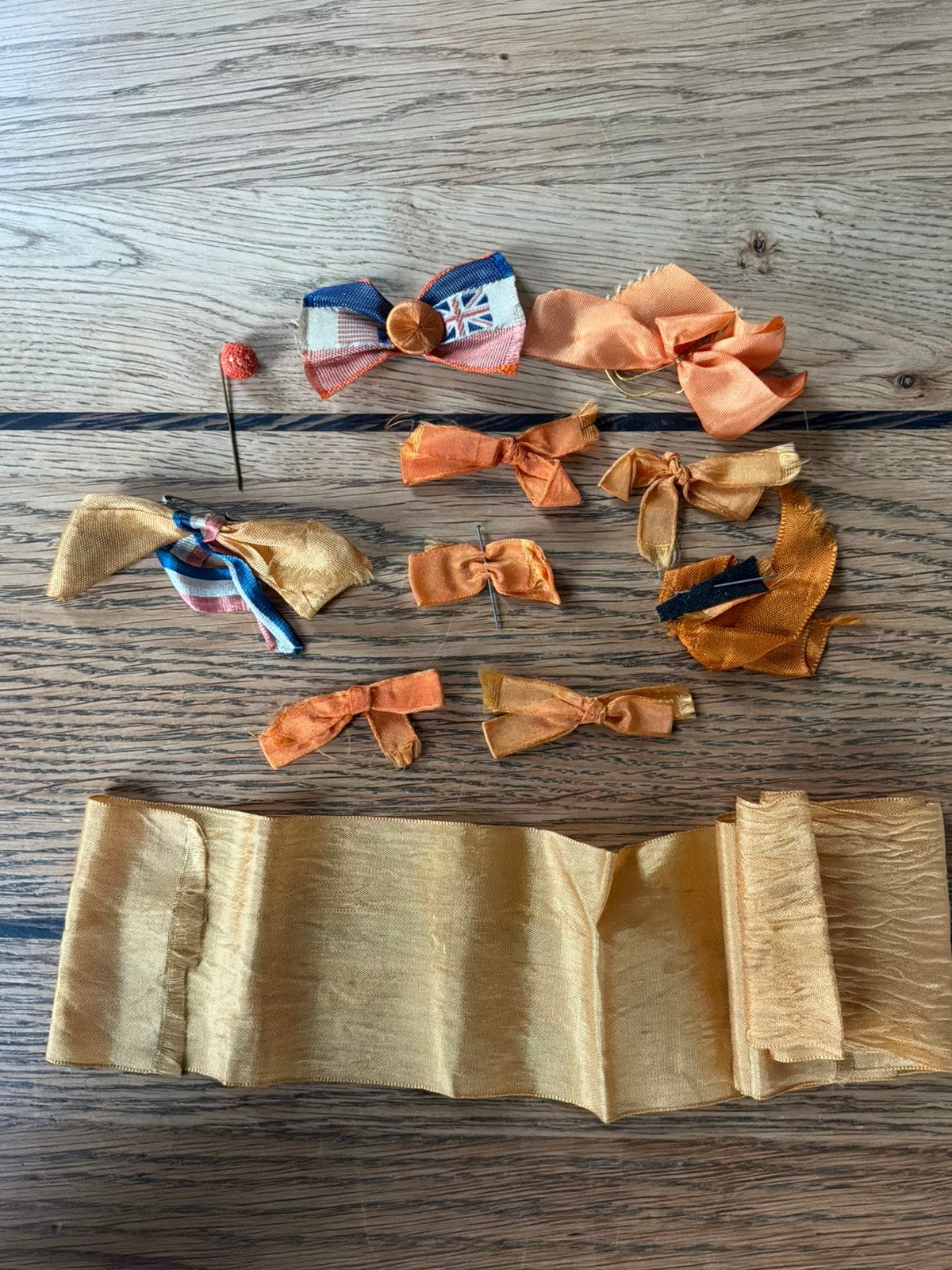 Bevrijding speldjes 1945 Oranje, Ophalen of Verzenden, Overige soorten, Nederland