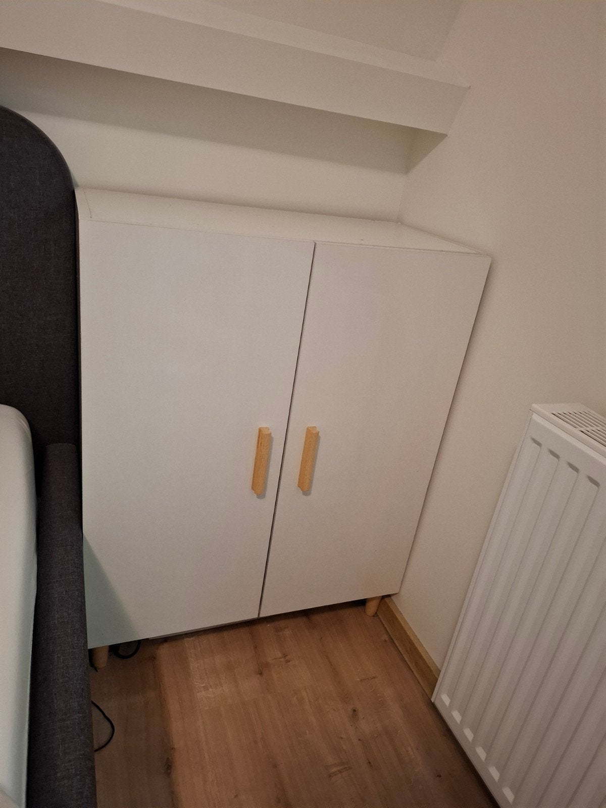 Wit kastje met twee deuren en planken, Ophalen, Gebruikt
