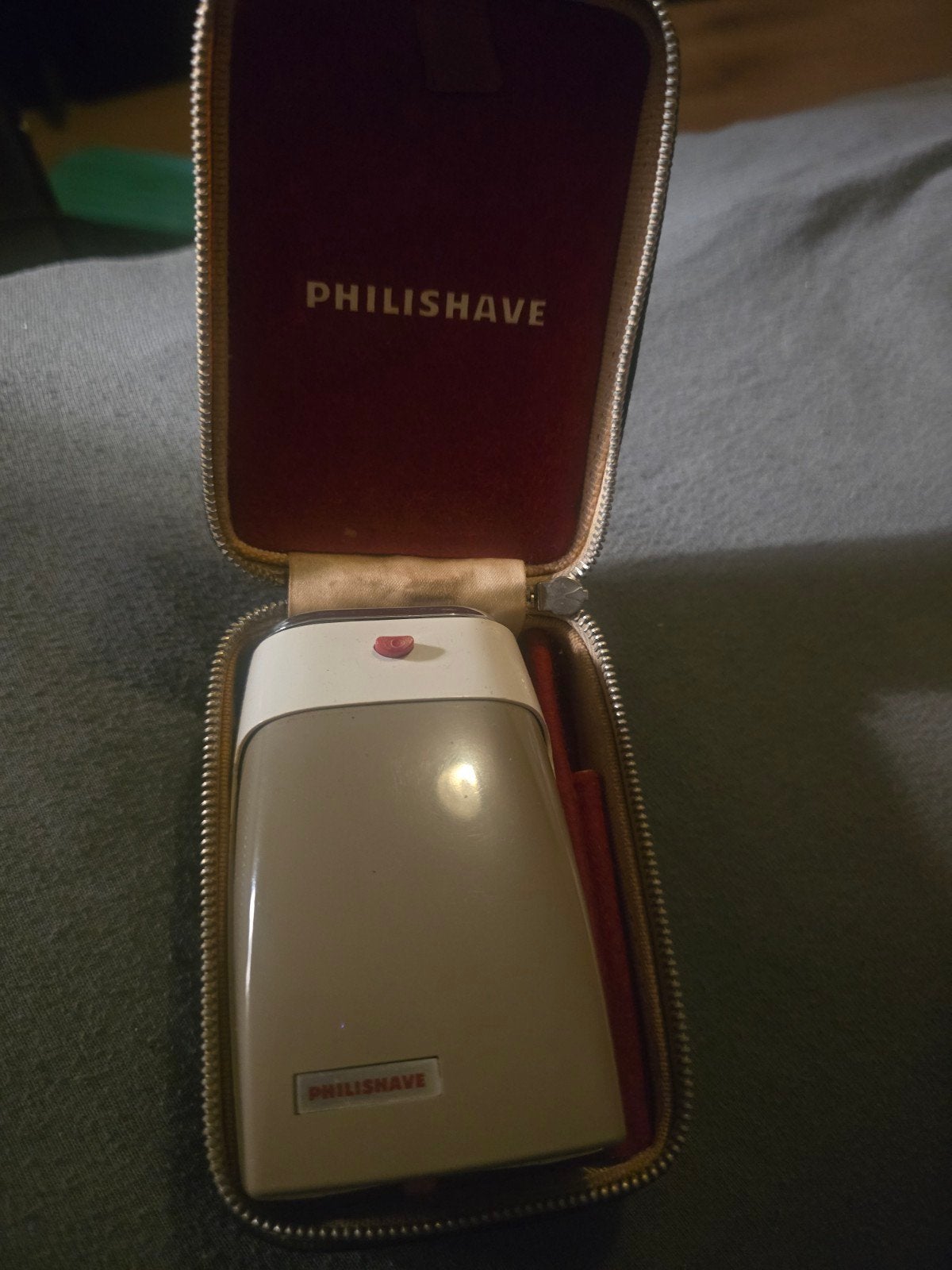 Vintage Philishave elektrisch scheerapparaat met origineel r, Ophalen of Verzenden, Niet werkend, Scheren en Epileren