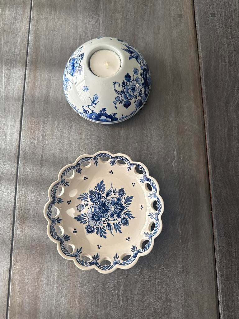 Delfts Blauw waxinelichthouder en schaaltje, handgeschilderd, Antiek en Kunst, Antiek | Keramiek en Aardewerk, Ophalen of Verzenden