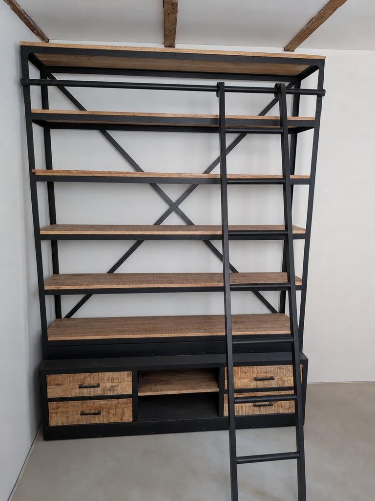 Mooie industriële kast van Haco met ladder, Met plank(en), 200 cm of meer, 150 tot 200 cm, Zo goed als nieuw