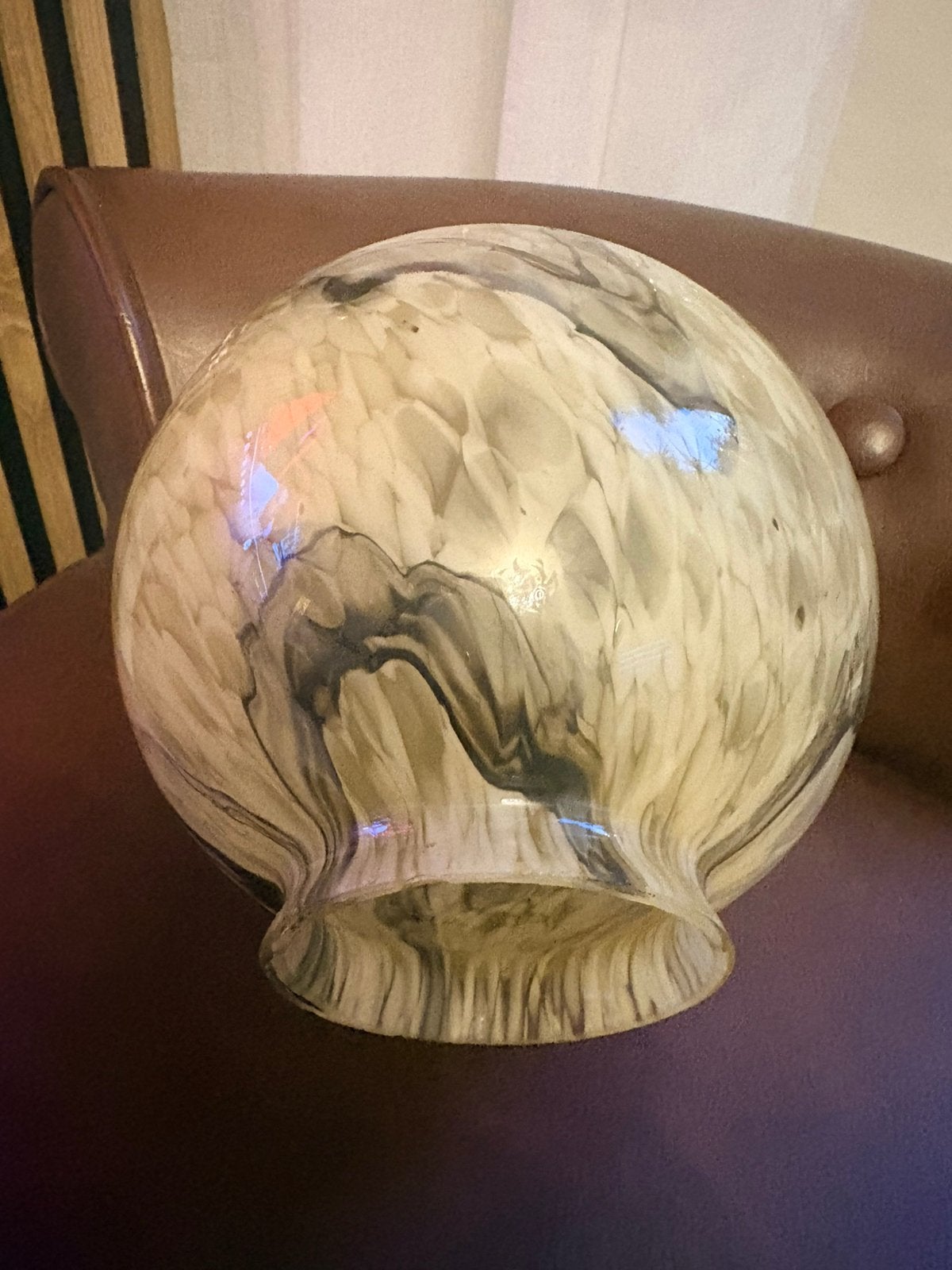 vintage gemarmerd bruinzwarte glazen lampenkap, Antiek en Kunst, Antiek | Lampen, Ophalen of Verzenden