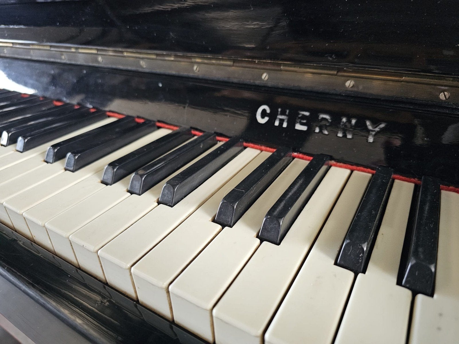 Cherny piano, kleine revisie gehad, Muziek en Instrumenten, Ophalen, Gebruikt, Zwart, Piano