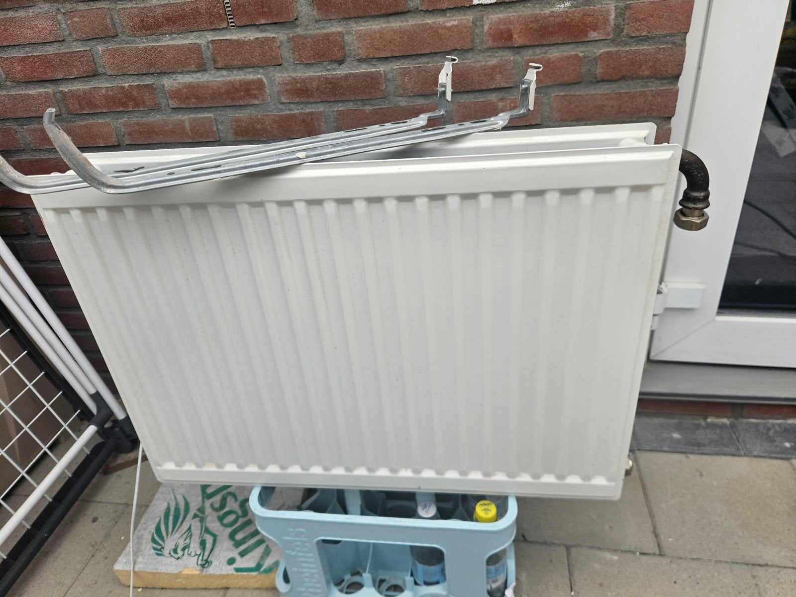 Radiator 70x50 cm met ophanging, Doe-het-zelf en Verbouw, Verwarming en Radiatoren, Ophalen, 30 tot 80 cm, Gebruikt, Hoog rendement (Hr)