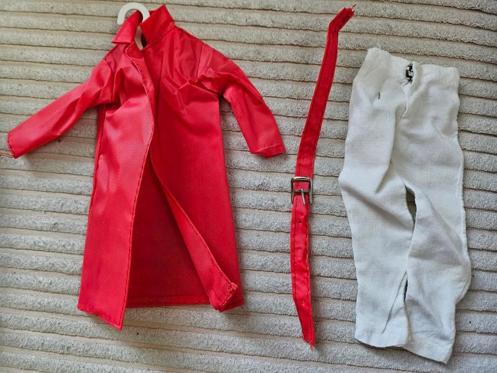 Barbie jas met ceintuur en broek, Verzamelen, Poppen, Ophalen of Verzenden, Zo goed als nieuw, Kleertjes