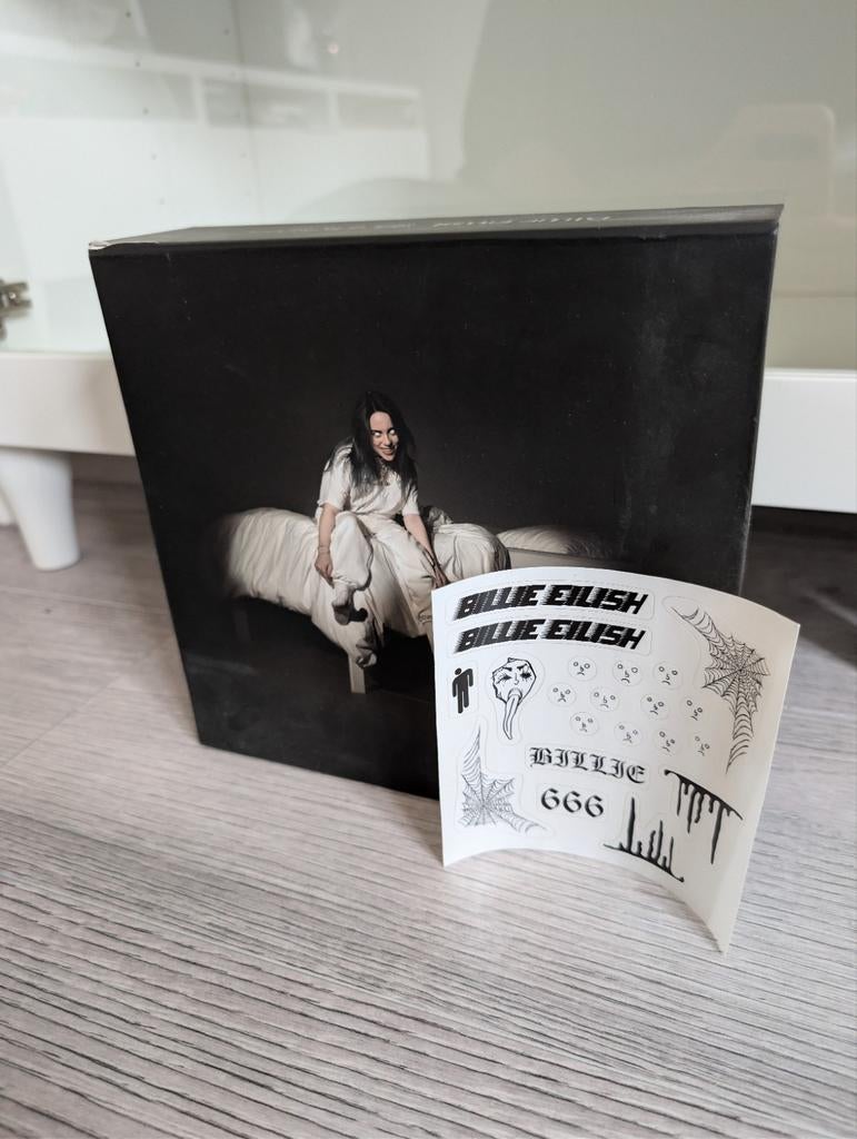 Billie Eilish - WWAFAWDWG Boxset met stickers, Ophalen of Verzenden, Gebruikt, Boxset