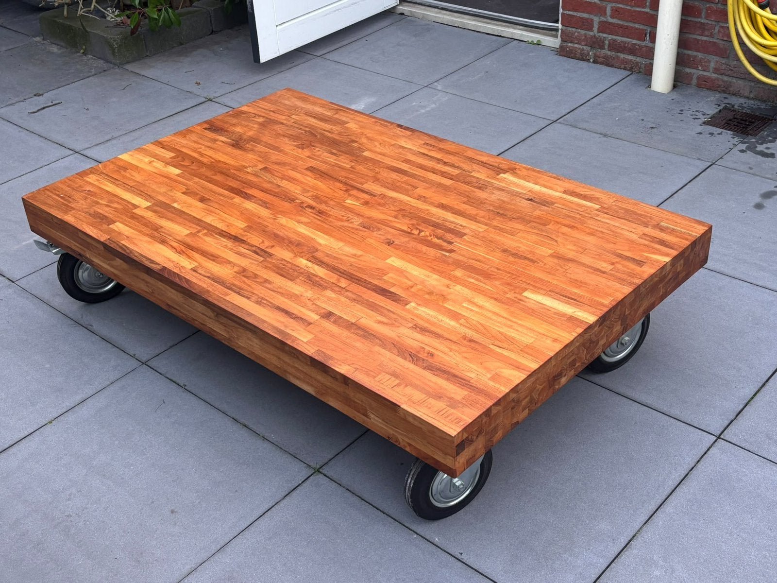 Salontafel, met zwenkwielen, 100 tot 150 cm, Teakhout, Zo goed als nieuw, 50 tot 100 cm