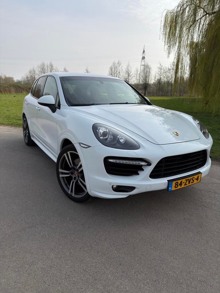Porsche Cayenne 4.8 GTS orig NL 2e eigenaar voll historie, Auto's, Porsche, Automaat, Cayenne, 138 €/maand, Wit