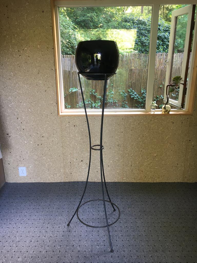 Plantenpot op statief, Rond, Zo goed als nieuw, Balkon, Aardewerk