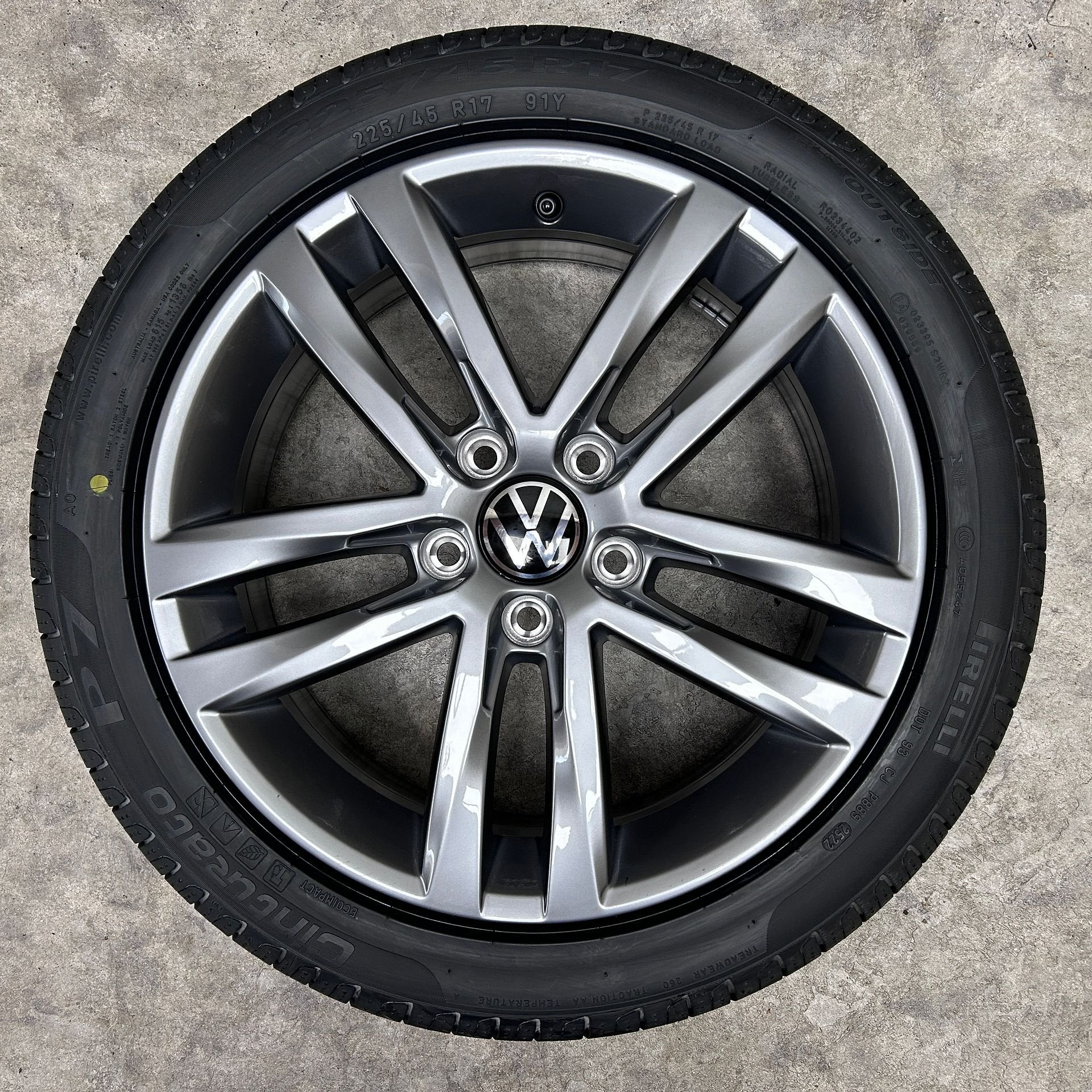 17 inch originele Salvador velgen + zomerbanden VW Golf, Gebruikt, -, -, Banden en Velgen