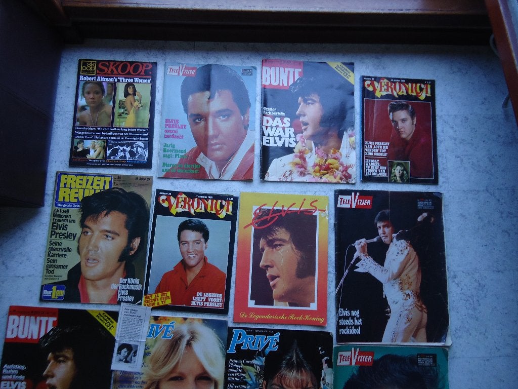 Elvis Presley Unieke verzameling 12 diverse bladen in 1 koop, Verzamelen, Muziek, Artiesten en Beroemdheden, Verzenden, Gebruikt