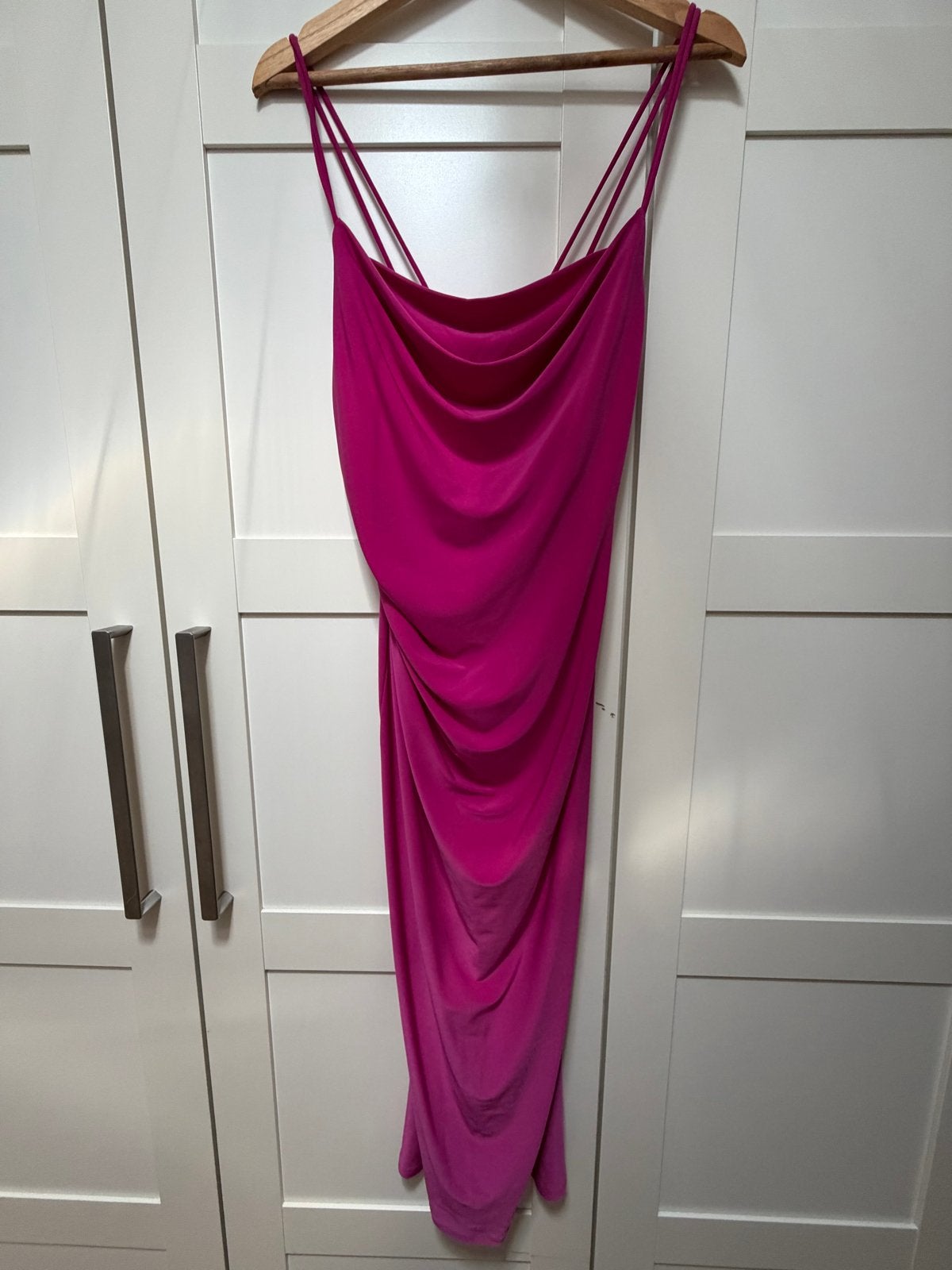 Zara Fuchsia Roze Midi Jurk met waterval decolleté Maat M, Maat 38/40 (M), Ophalen of Verzenden, Zo goed als nieuw, Roze