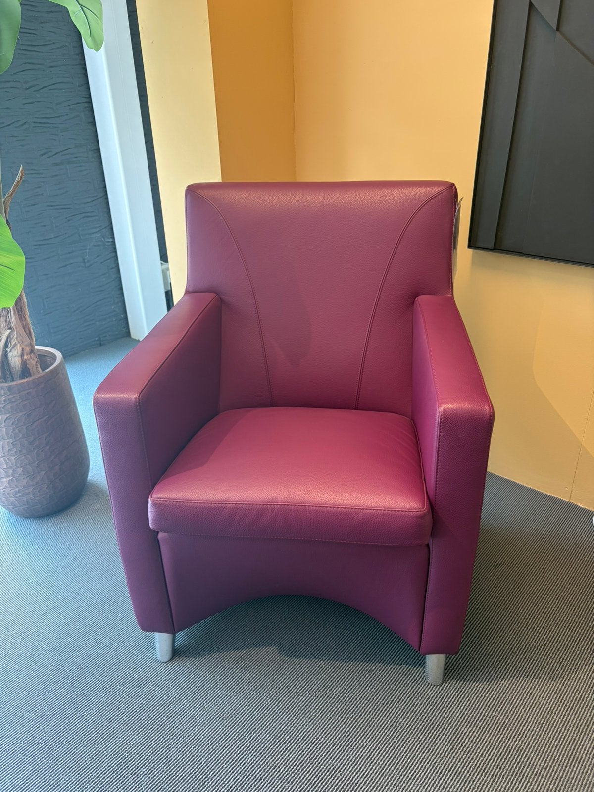 Leolux fauteuil, Ophalen, Nieuw, 50 tot 75 cm, Leer