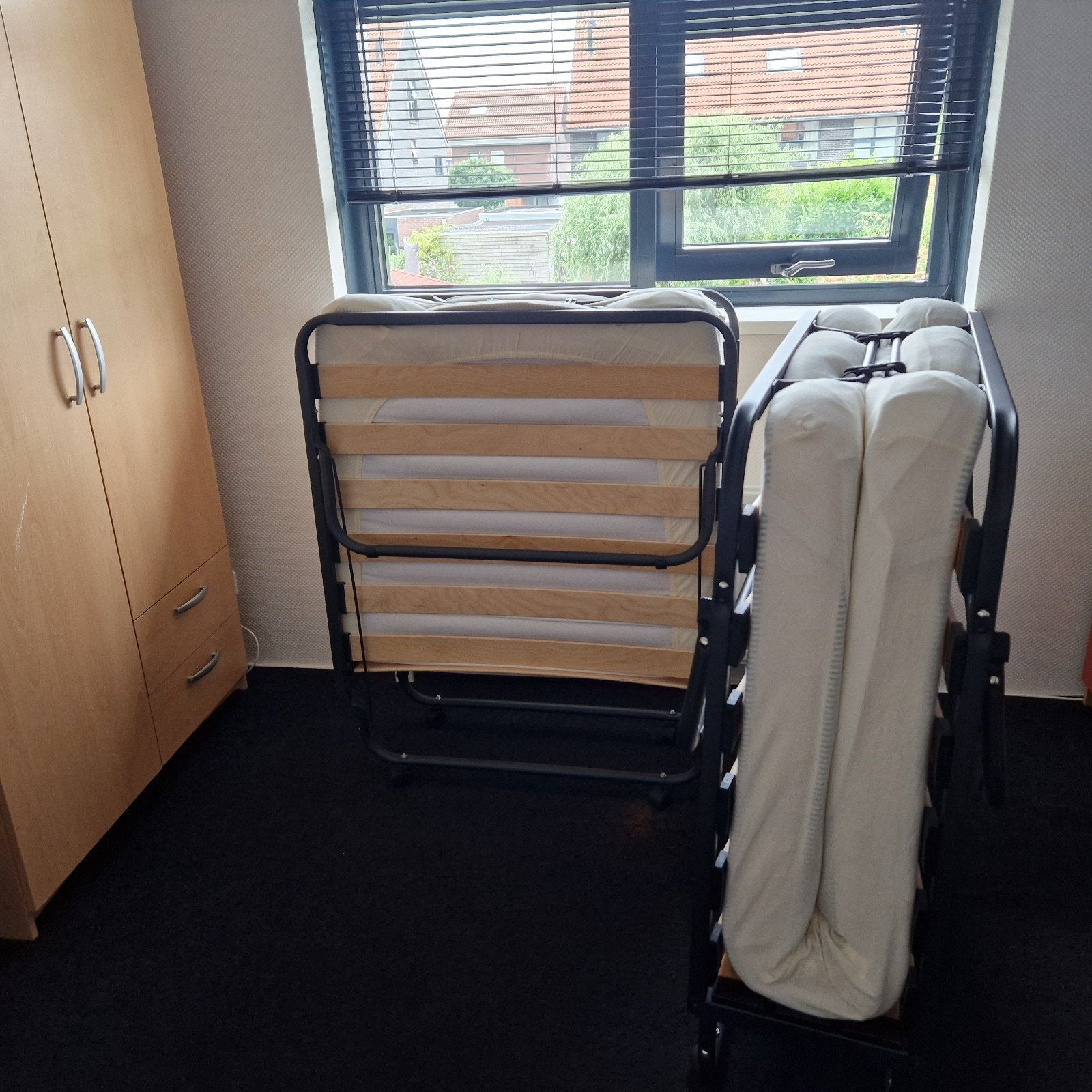 2 Opklapbare logeerbedden met matras 2 - ideaal voor gasten, Ophalen, Gebruikt, 90 cm, Eenpersoons