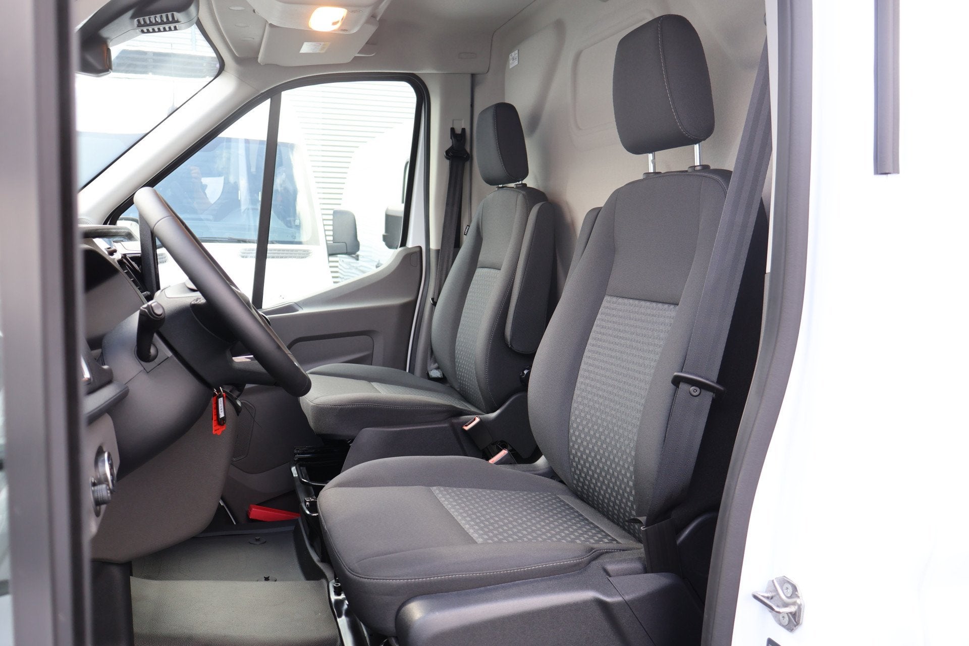 Ford Transit 350 2.0 TDCI L4 H3 130pk Navigatie Trekhaak 2.8, Auto's, Bestelauto's, Euro 6, 4 cilinders, 2800 kg, Wit