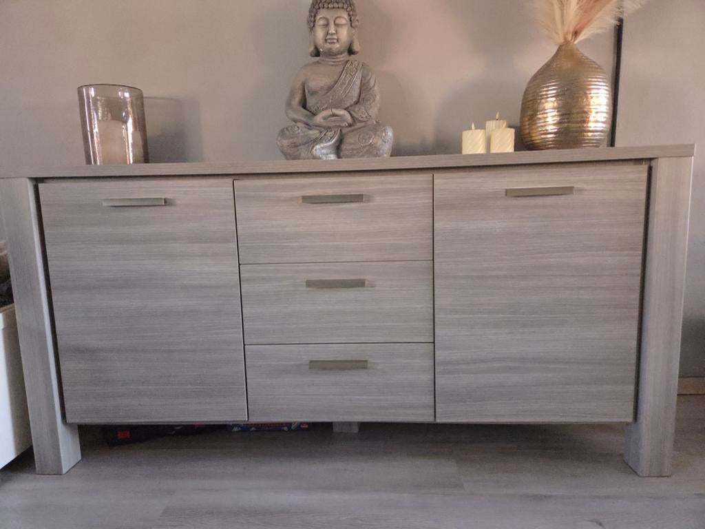 Modern dressoir met twee deuren en drie lades, Huis en Inrichting, Ophalen, 150 tot 200 cm, Zo goed als nieuw, Met deur(en)