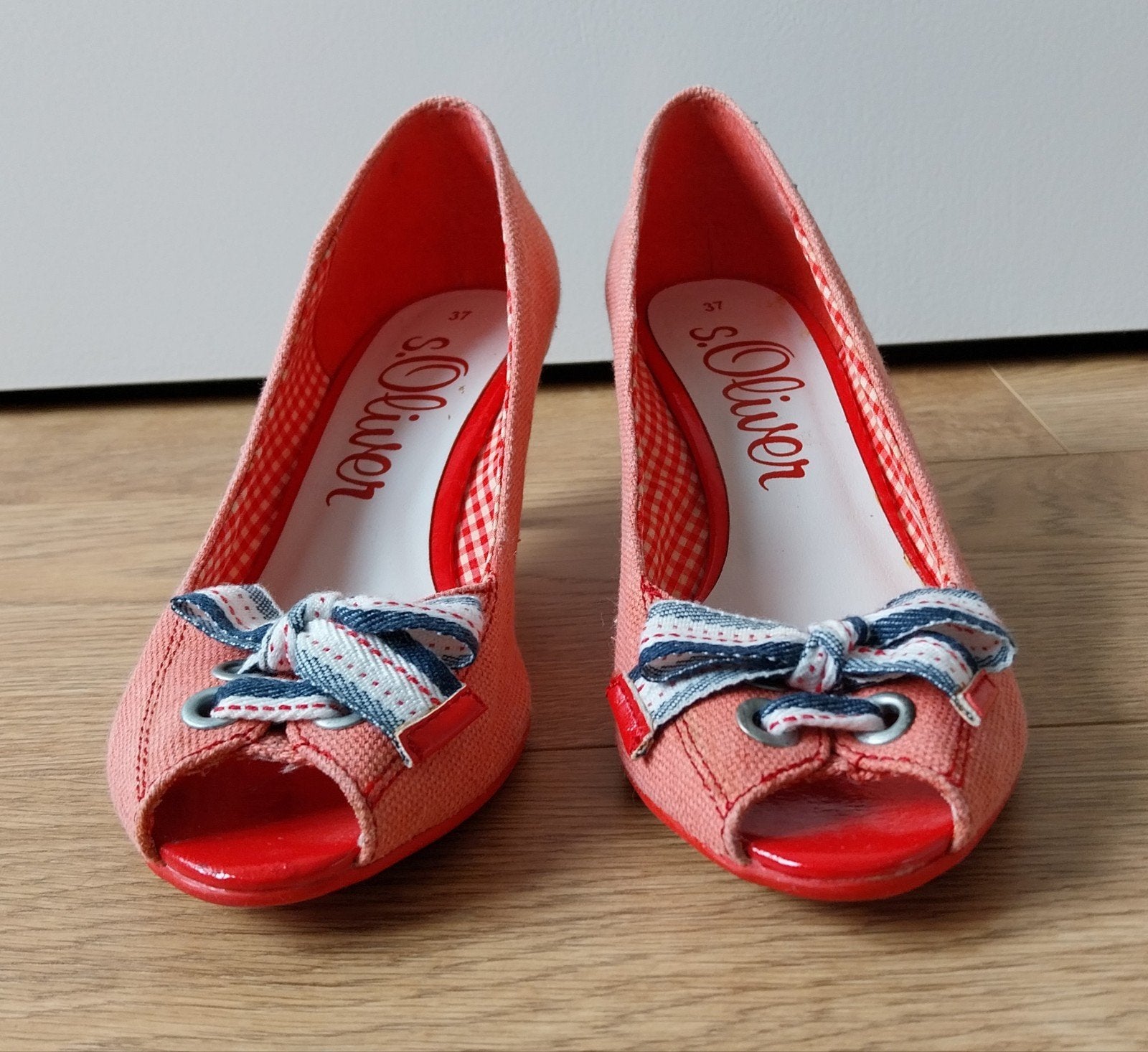Pump s Oliver, maat 37, rood
Nooit gedragen, Ophalen of Verzenden
