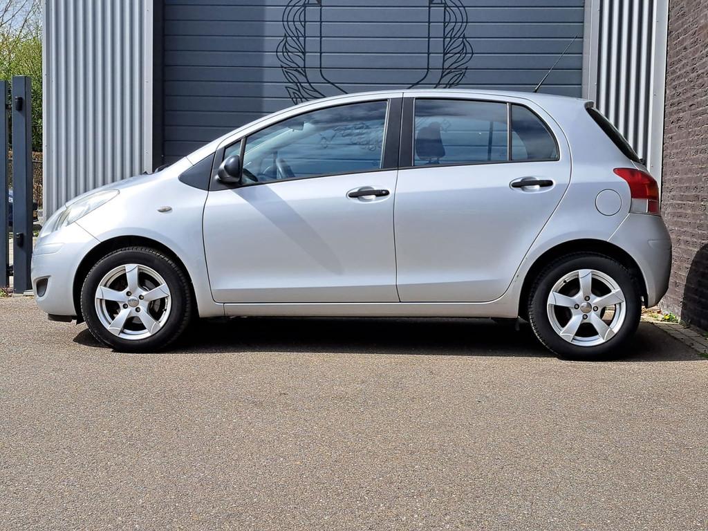 Toyota Yaris 1.3 VVTi Comfort Airco, Voorwielaandrijving, 4 cilinders, 1329 cc, Bedrijf