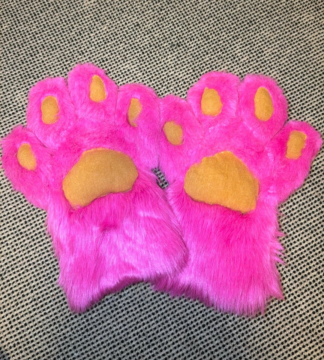 Fursuit paws, Ophalen of Verzenden, Zo goed als nieuw, Handschoenen, Hoed of Pet