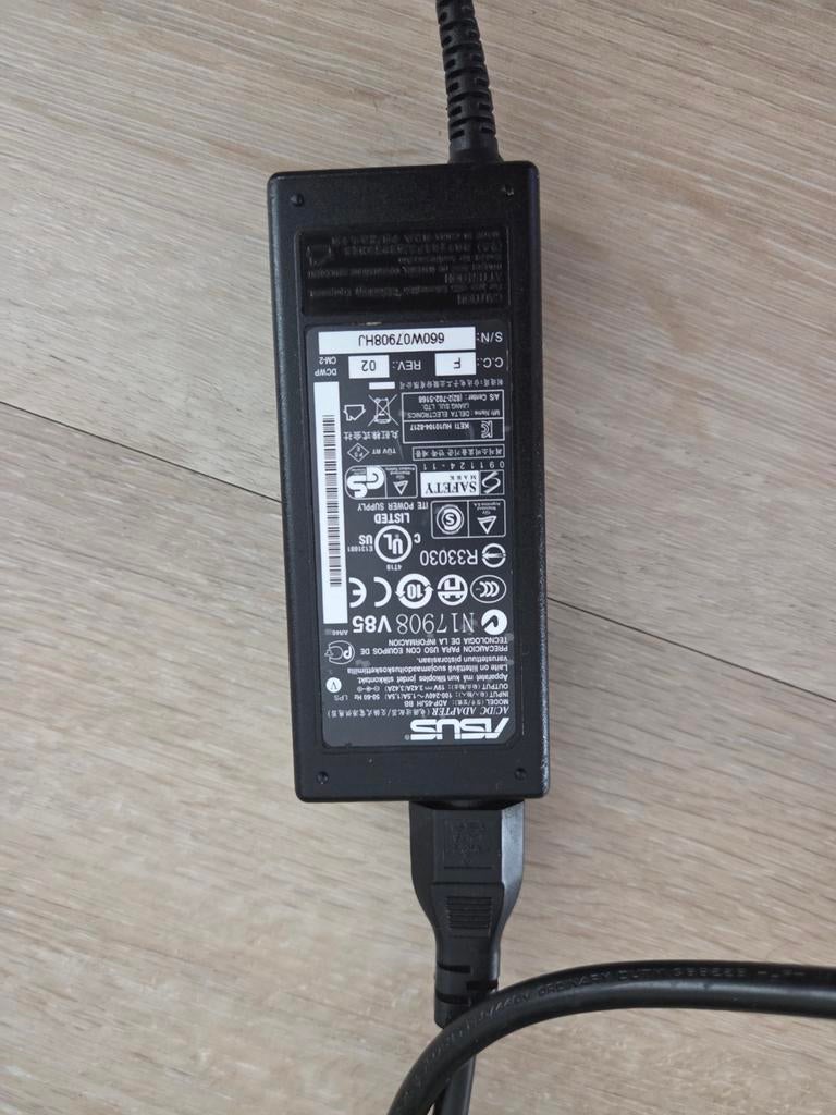 Asus laptop adapter - Origineel en in goede staat, Ophalen of Verzenden, Zo goed als nieuw, Asus
