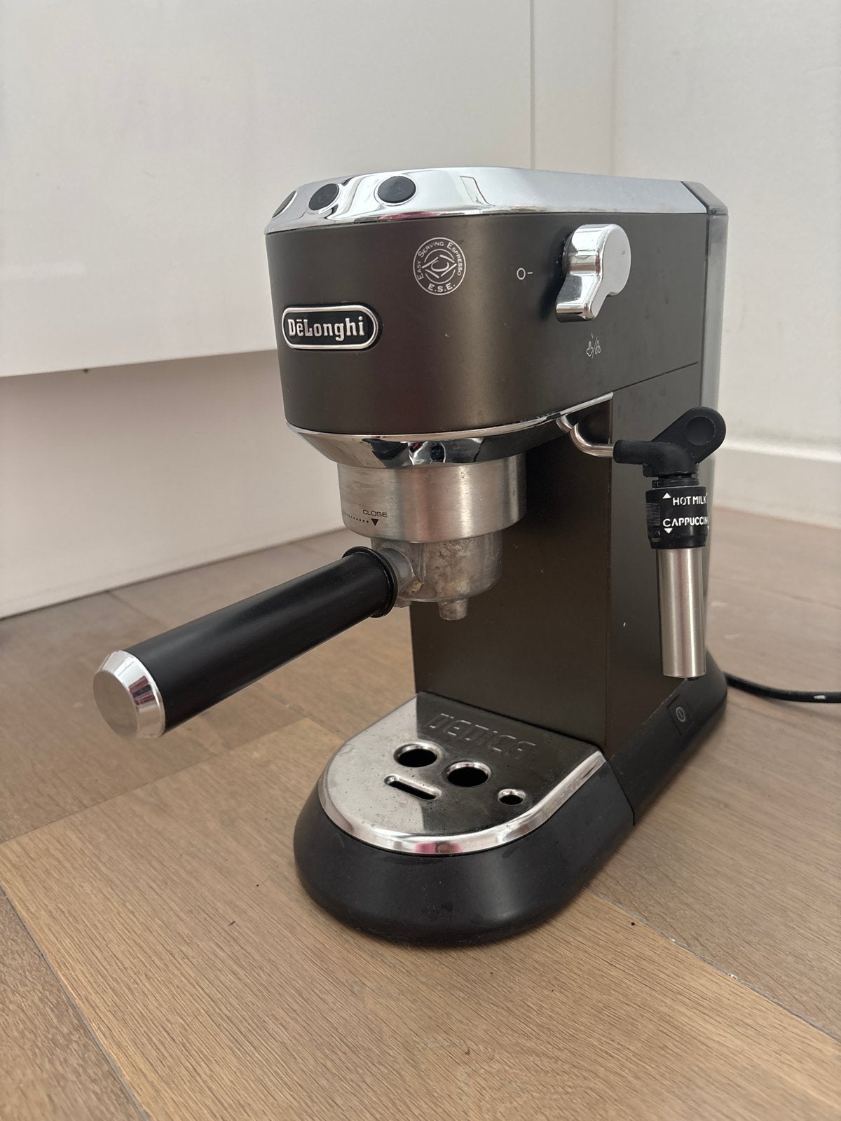De'Longhi Dedica Style EC685.BK Espressomachine, Ophalen, Afneembaar waterreservoir, Gebruikt, Espresso apparaat
