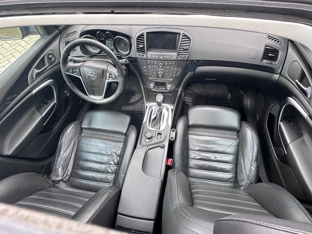 Opel Insignia Sports Tourer 2.8 T Cosmo 4x4 | Panoramadak |, Auto's, Opel, Automaat, Euro 5, Gebruikt, 120 €/maand