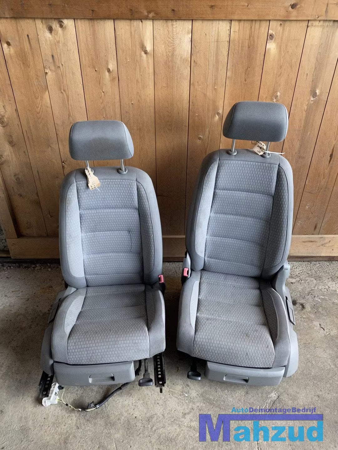 VW Touran Grijs interieur voorstoelen achterbank 2003-2010, Auto-onderdelen, Gebruikt, Volkswagen, Volkswagen AG, Berliner Ring 2
38440  Wolfsburg, DE