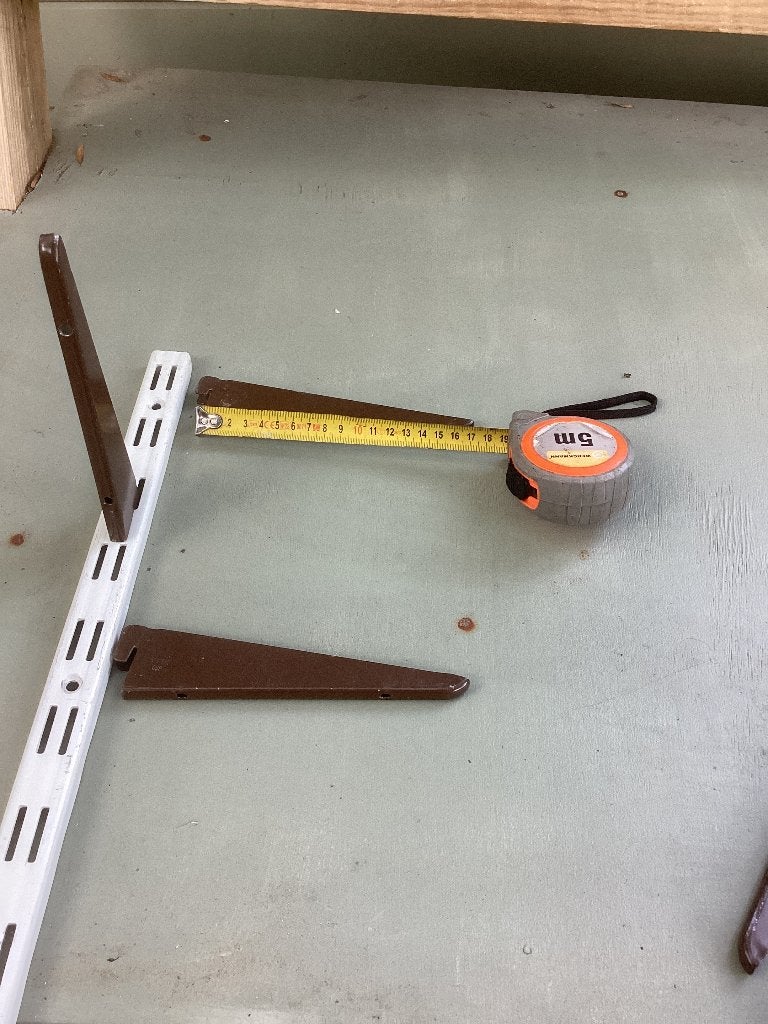 Plankensteun 17 cm. voor wandrailsysteem, Ophalen, Zo goed als nieuw