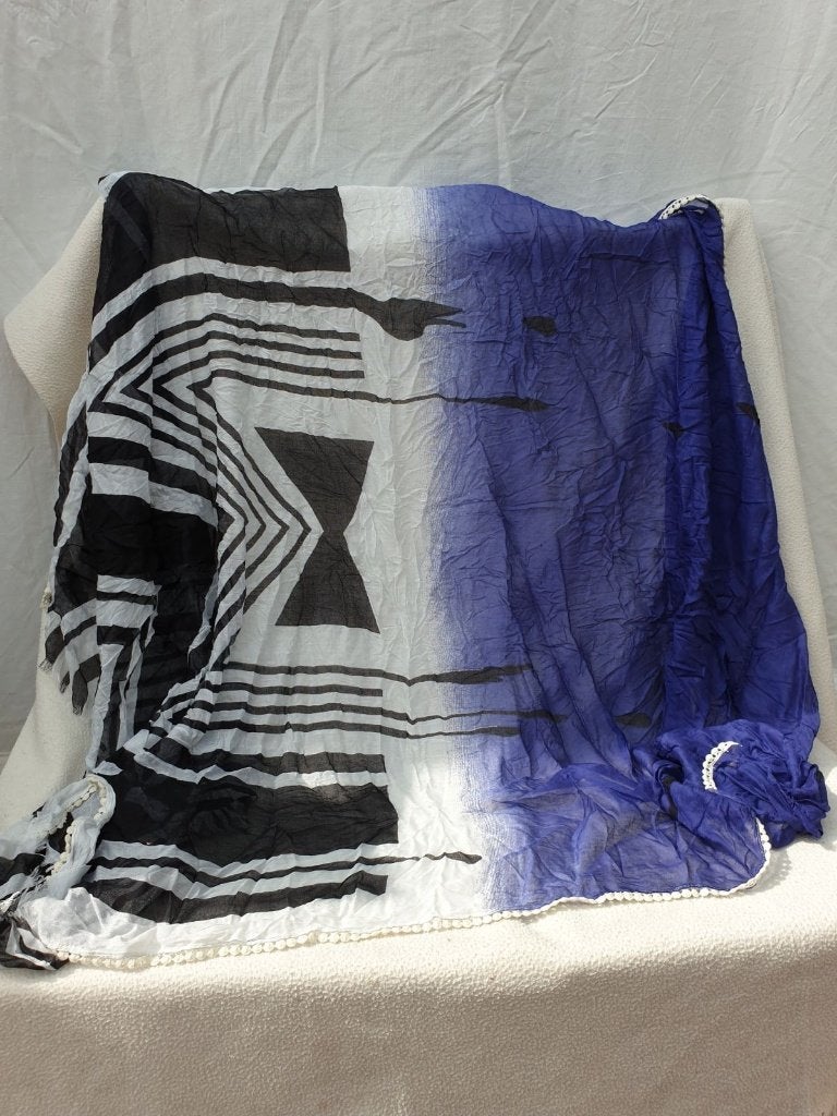 mooie zwart wit blauwe sjaal., Maat 38/40 (M), ., Ophalen of Verzenden, Zo goed als nieuw