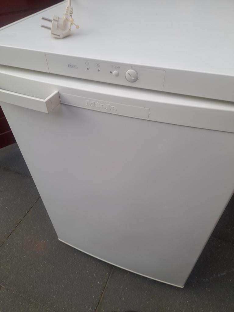 Compacte Miele ijskist, Witgoed en Apparatuur, Koelkasten en IJskasten, Ophalen, Minder dan 85 cm, Minder dan 75 liter, Zonder vriesvak
