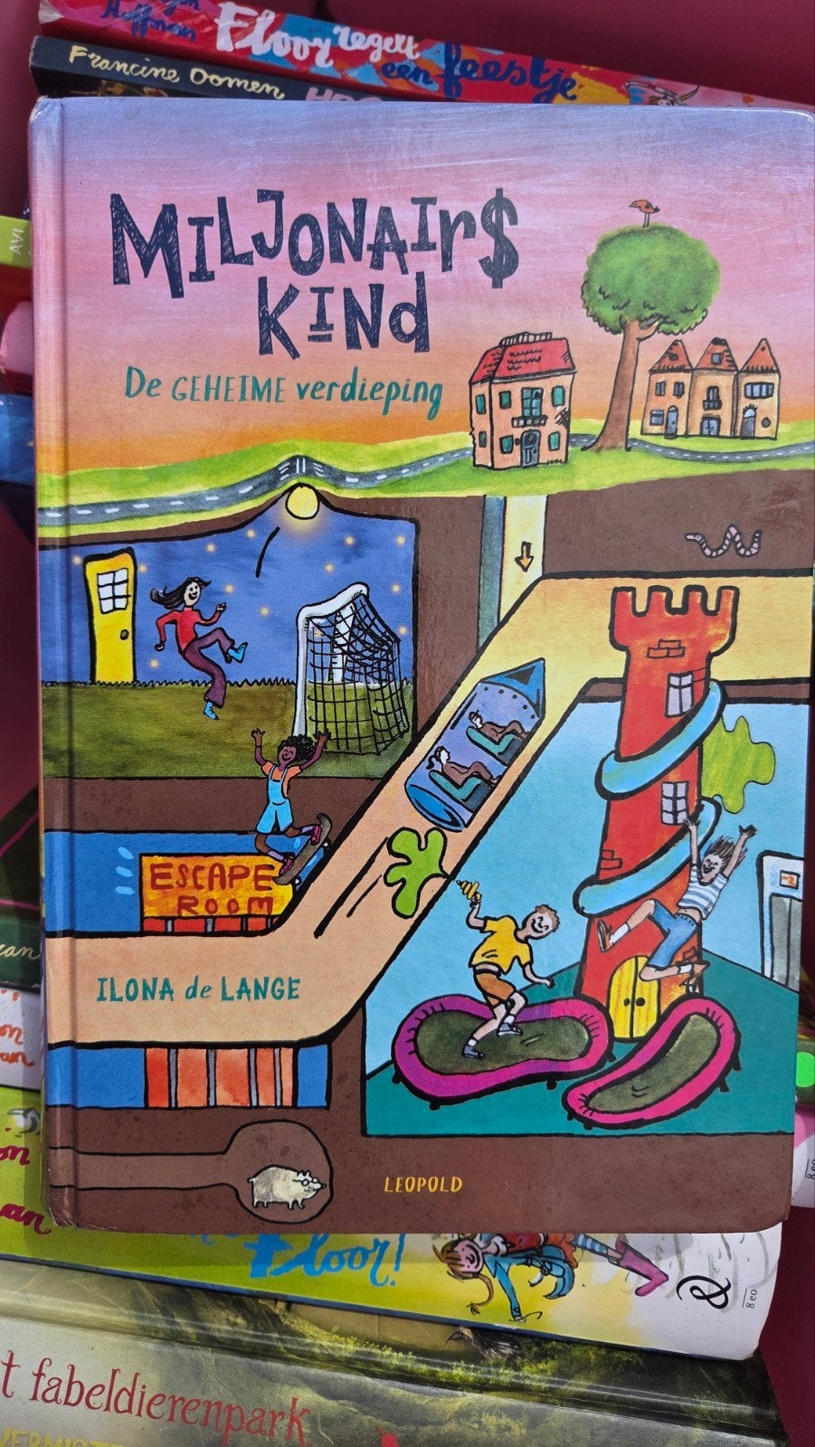 Ilona de Lange - Miljonairskind - De geheime verdieping, Boeken, Ophalen of Verzenden, Zo goed als nieuw, Ilona de Lange