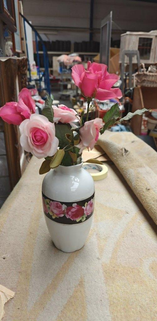 vaas in wit porselein met zwarte bloemenrand, Huis en Inrichting, Woonaccessoires | Vazen, Wit, Aardewerk of Porselein, Ophalen of Verzenden