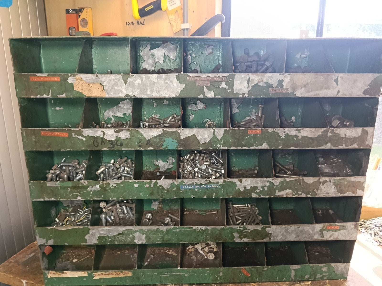 Kast vol boutjes en moeren, Ophalen, Gebruikt, 50 tot 100 mm, Bouten of Moeren