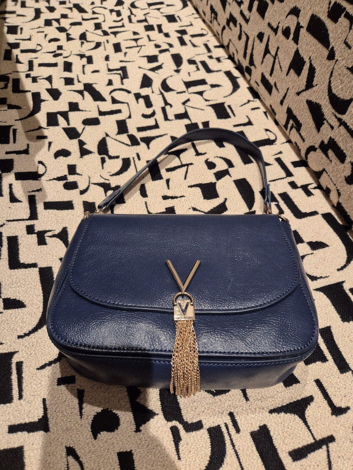 Valentino handtas donkerblauw met gouden details, Sieraden, Tassen en Uiterlijk, Ophalen of Verzenden, Zo goed als nieuw, Blauw