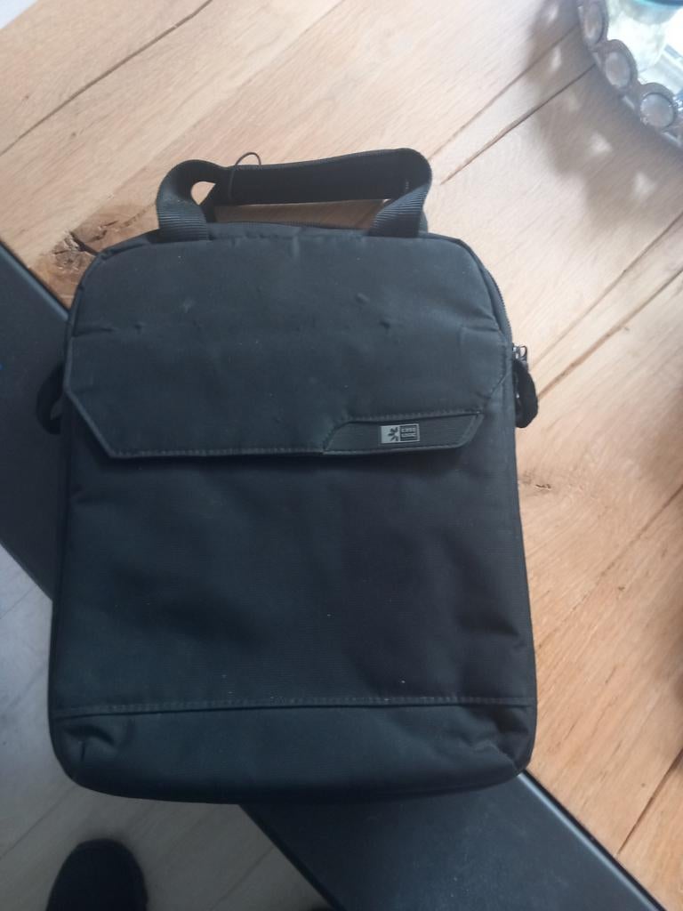 Nette iPad tas met vakjes - Zwart, 10 inch, IPad / Universeel, Gebruikt, Onbekend