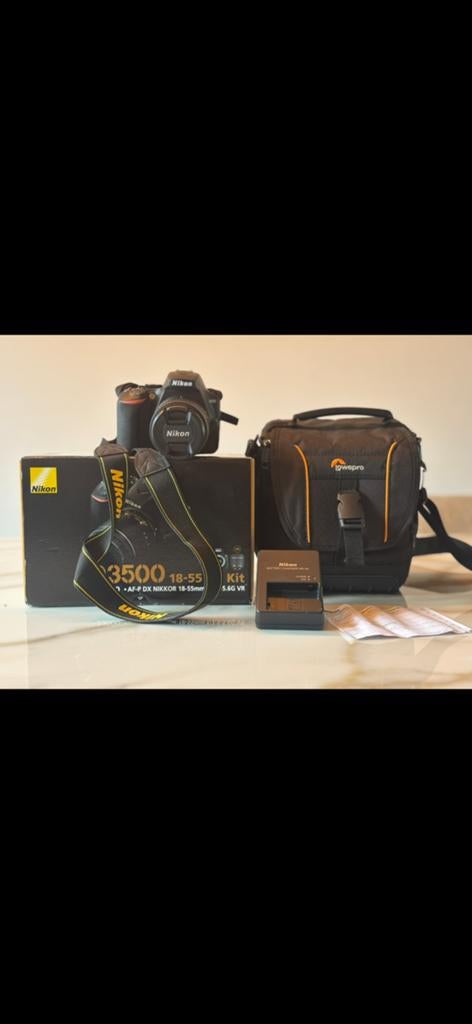 Nikon D3500 spiegelreflexcamera met 18-55mm lens en tas, Ophalen, Spiegelreflex, Zo goed als nieuw, 4 t/m 7 keer