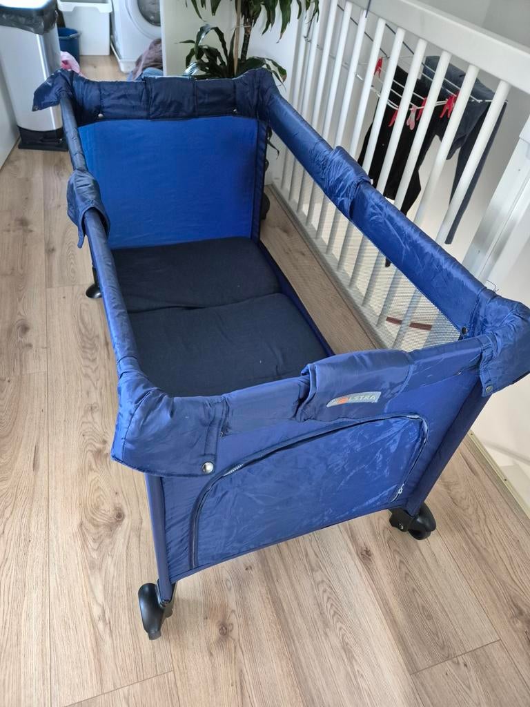 Degelijk campingbedje met matras en muggennet, Ophalen